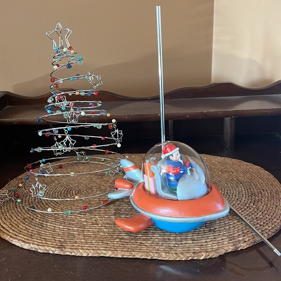 Bombay kids Santa spaceship tree - Picture 10 of 11